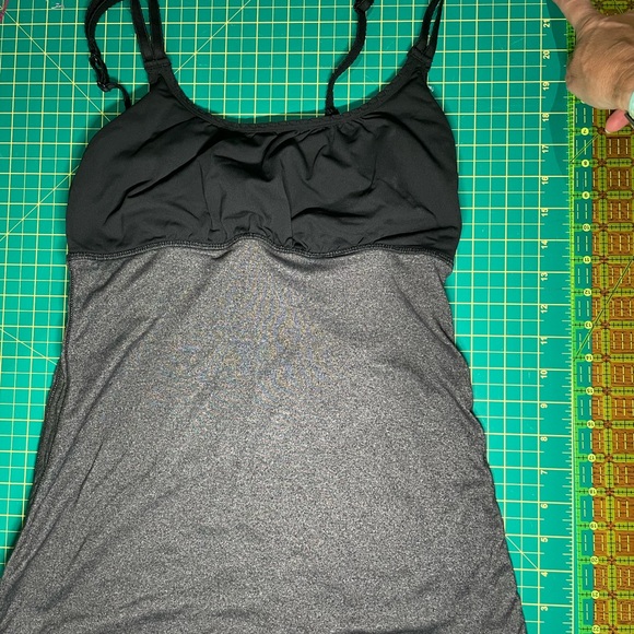 Side Pull Strings Tank (M) - Picture 4 of 11